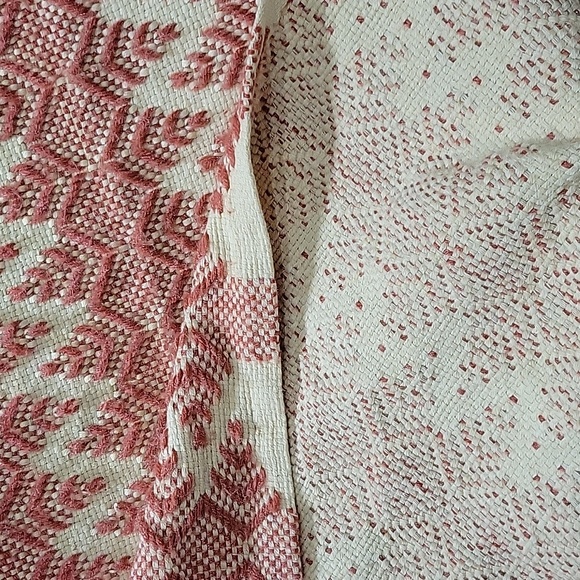 Vintage peachy geometric woven throw blanket with fringe 44" x 60" - Picture 5 of 6